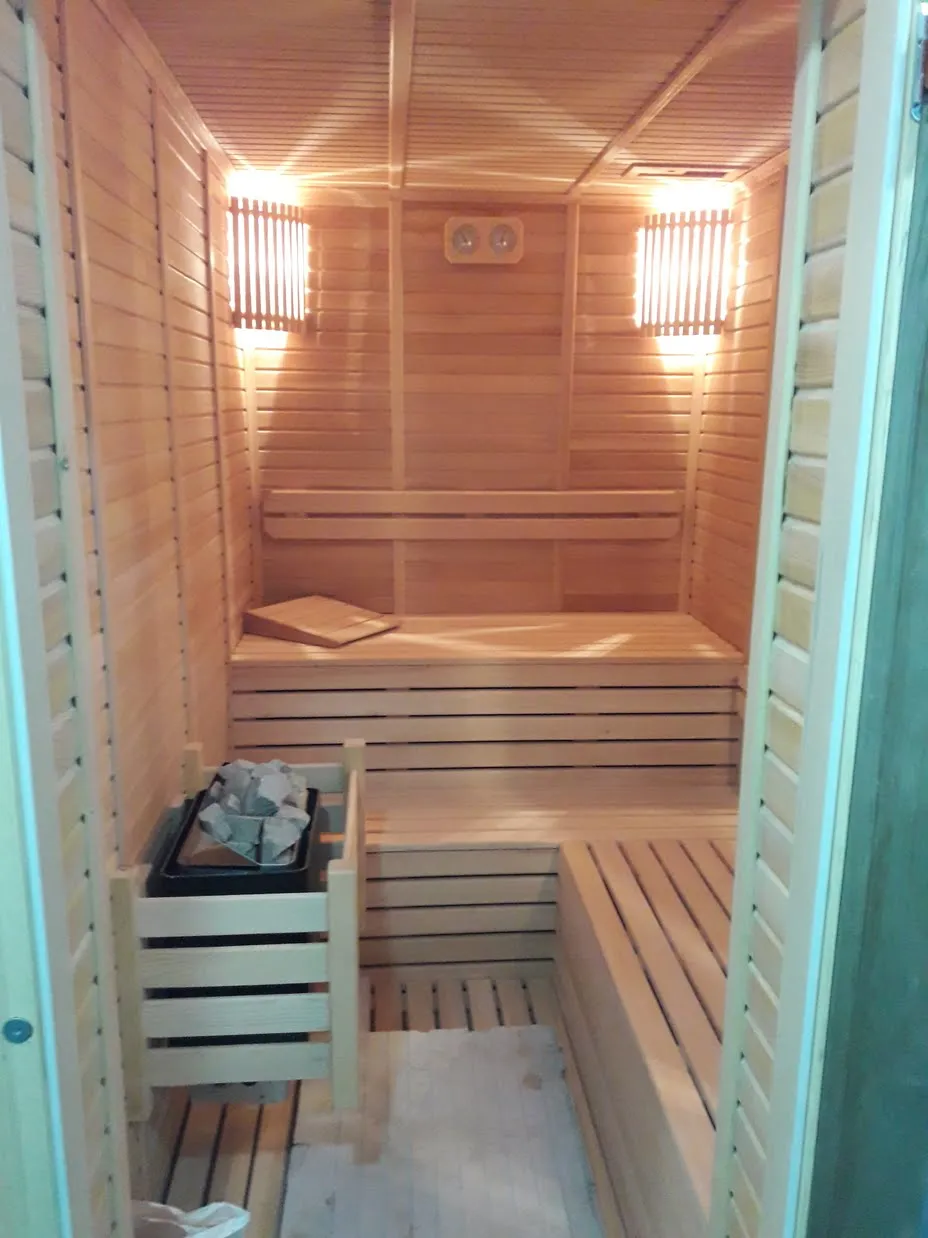 Safir Havuzları'nın spa&sauna hizmetleriyle rahatlayın ve yenilenin. Profesyonel tasarım ve imalat ekibimizle özel spa&sauna deneyimleri sunuyoruz.